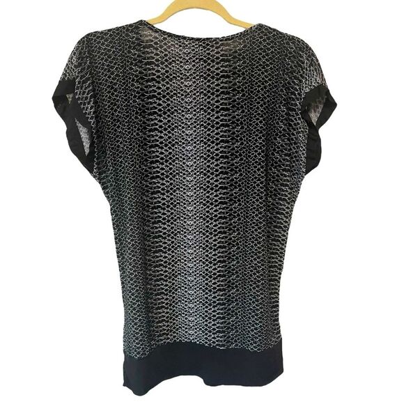 Chances Short Sleeve Stretchy Blouse-Size M - Picture 2 of 5